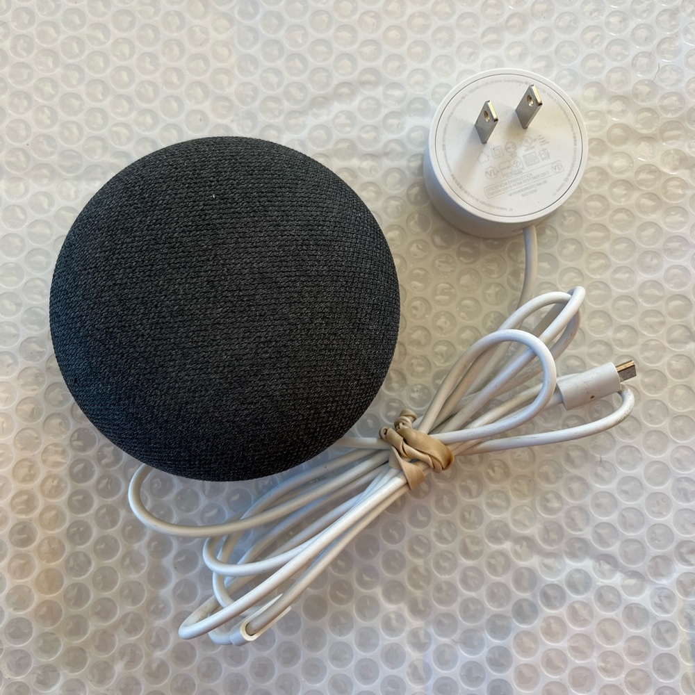 Google Home Model HOA Black/Gray Speaker 1st Generation w/ Charger